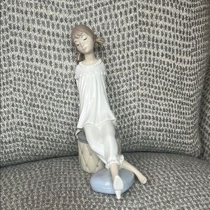 Lladro White and Cream Porcelain Sculpture